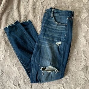 Distressed High Rise American Eagle Curvy Jegging